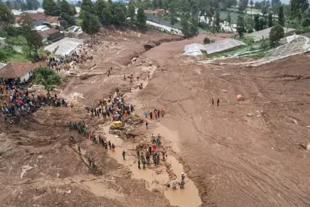 İndoneziyada torpaq sürüşməsi: Ölənlərin sayı 11-ə çatdı