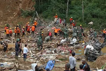 İndoneziyada torpaq sürüşməsi: Ölənlərin sayı 25-ə çatdı