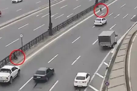 Hərəkət edən yük avtomobilinin təkərləri yerindən çıxdı - ANBAAN VİDEO