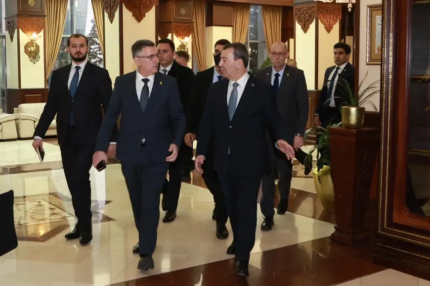 İsrailin xarici işlər naziri Milli Məclisin deputatları ilə görüşdü