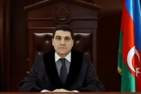 Bakıda məhkəmə sədrinin oğlu arvadını bıçaqlayıb özünü binadan atdı