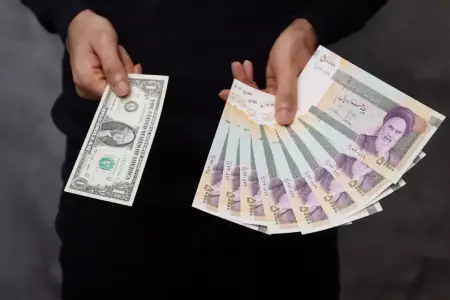 İranda dollar rekord həddə çatdı: Ölkədə panika