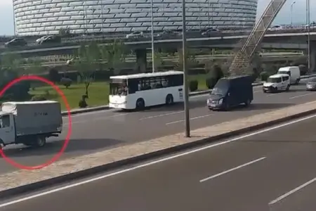 1889 nasaz avtomobil yolda qaldı