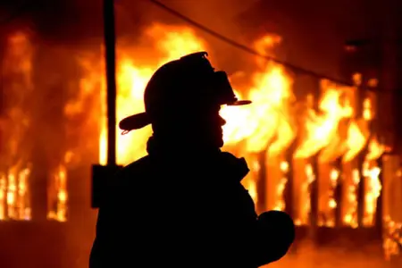 Yaşayış evində yanğın: 5 nəfər ölü, 2 yaralı - Bu ölkədə