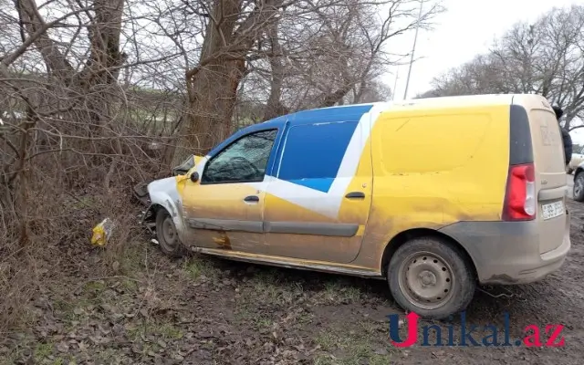 Cəlilabadda "Azərpoçt" maşını yol qəzasına düşdü – Xəsarət alan var