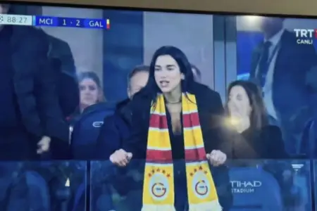 Dua Lipanın bu fotosu saxta çıxdı