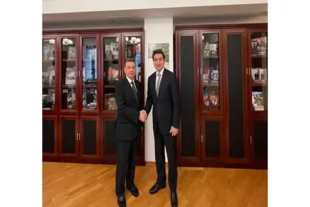 Hikmət Hacıyev Türkmənistan səfiri ilə görüşdü