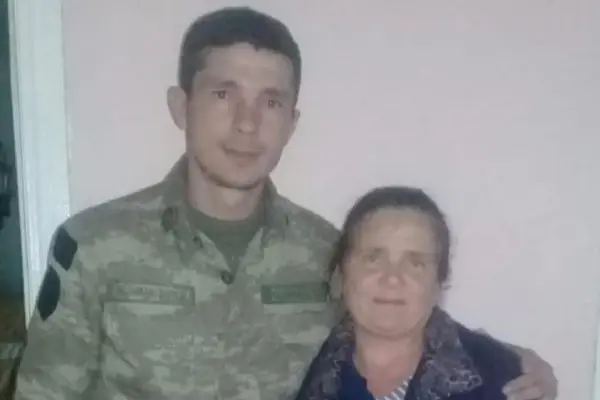 Ailə faciəsi: Oğul anasını öldürdü, arvadını bıçaqladı - Foto 