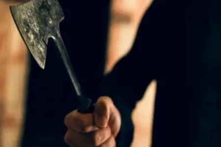 Azərbaycanda dəhşət: Ər arvadını balta ilə yaraladı