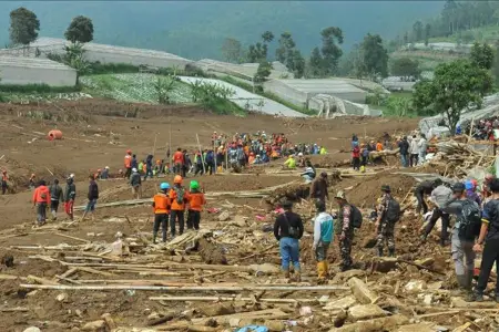 Torpaq sürüşməsi,49 nəfər öldü - Bu ölkədə