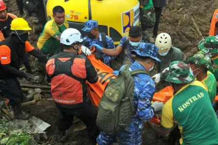 İndoneziyada torpaq sürüşməsi: ölənlərin sayı 70-ə yüksəldi