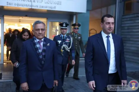 Hindistanın Qərargah rəisi Ermənistana getdi