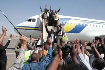 Üç ildən sonra Xartuma ilk sərnişin təyyarəsi endi