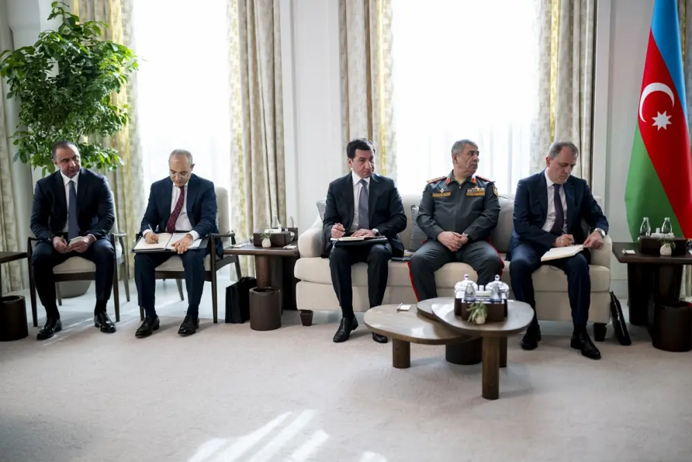 İlham Əliyev Birləşmiş Ərəb Əmirliklərinin Prezidenti ilə görüşdü