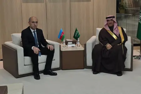 Emin Əmrullayev səudiyyəli həmkarı ilə görüşdü