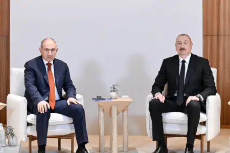 İlham Əliyevlə Paşinyanın geniş tərkibdə görüşü keçirilir - Video 