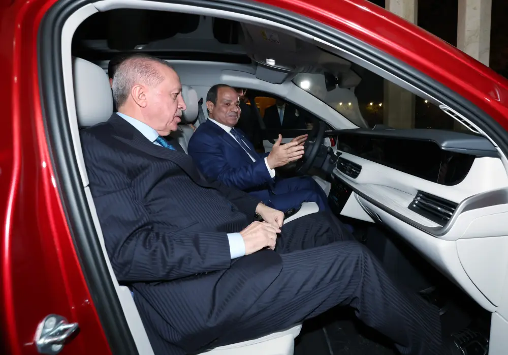 Ərdoğanın Misirə rəsmi səfəri: Türkiyə lideri misirli həmkarına, görün, nə hədiyyə etdi