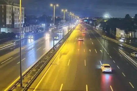 Sürücülər üçün təhlükə: Bütün portallarda “sürüşkən yol” işarəsi qoyuldu