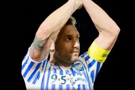 Tanınmış futbolçu vəfat etdi