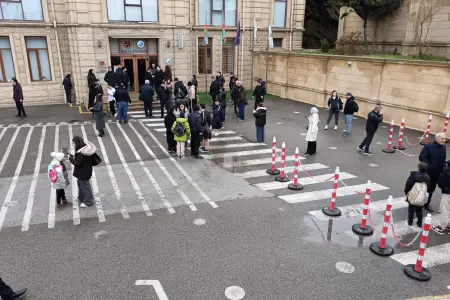 "İdrak" liseyində şagird silahı liseyə belə gətirib - ANBAAN GÖRÜNTÜLƏR