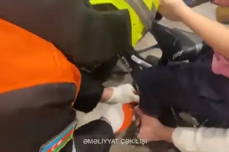 Ayağı velosipedin pedalına sıxışan 4 yaşlı uşağa köməklik göstərilib - Video