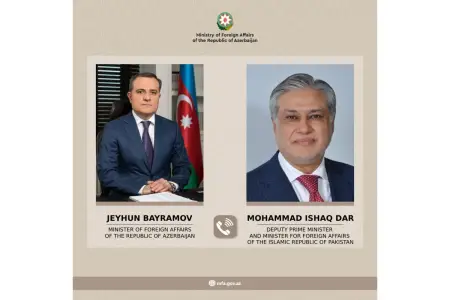 Ceyhun Bayramov pakistanlı həmkarı ilə danışdı