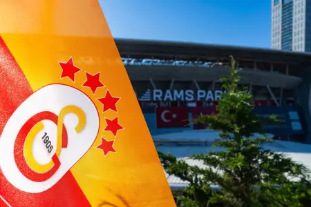 “Qalatasaray” bu mövsüm 5 transfer həyata keçirdi