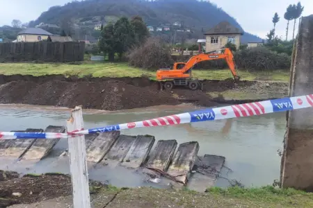 Astarada torpaq sürüşməsi oldu - Beton bəndlər çökdü