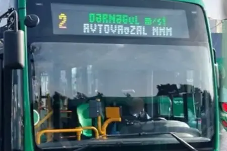 “BakuBus”ın sürücüsü avtobusda mərsiyə qoyub? - Video