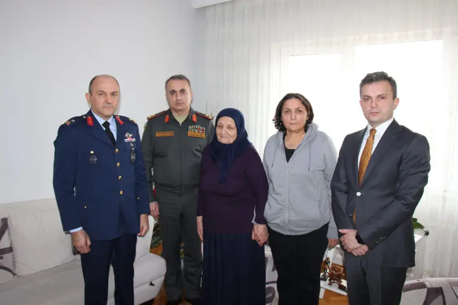 Azərbaycanın hərbi attaşesi Kayseri və Kahramanmaraşda şəhid ailələrini ziyarət etdi – Fotolar