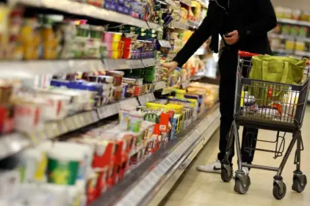 Marketdə alış-veriş edən kişinin ürəyi dayandı