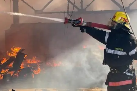 Bakıda mağazada yanğın olub - VİDEO