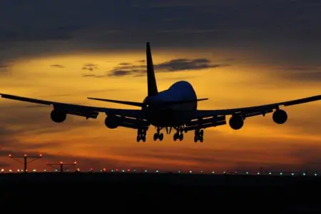 Təyyarə Bakıda təcili eniş etdi