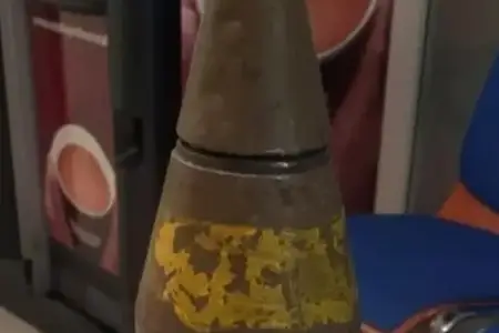 Evdən tank əleyhinə raket tapıb çantasında polis bölməsinə gətirdi 