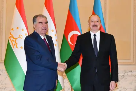 Emoməli Rəhmon İlham Əliyevi təbrik etdi