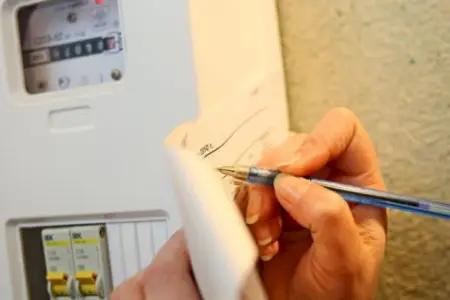 Özünü “Azəriqaz” əməkdaşı kimi təqdim edib 6400 manat pul aldı