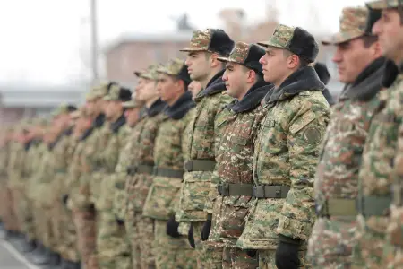 Ermənistanda yeni qanun - Pulunu ödə, hərbi xidmətdən yayın