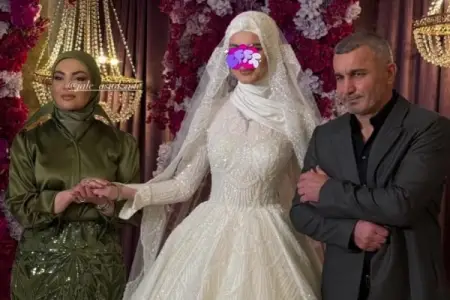 Qurban Qurbanov xanımı və qızı ilə