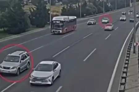 1889 texniki nasaz avtomobil yolda qaldı