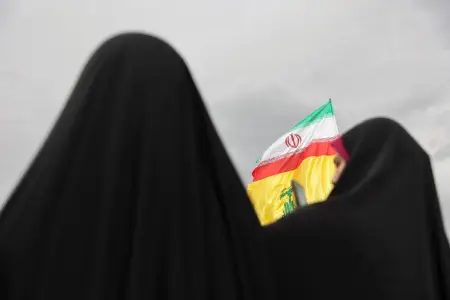 İran diplomatları çamadanlarla dolları Beyruta daşıdı - Foto