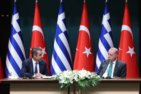 Ərdoğanla görüşdə etdiyi bu hərəkəti gündəm oldu – VİDEO