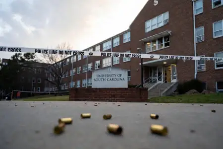 Tələbə yataqxanasında atışma: Ölənlər var - Bu ölkədə