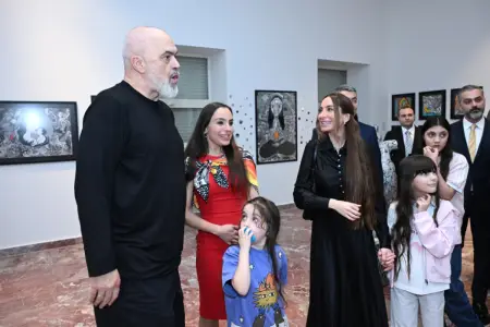 Leyla və Arzu Əliyevalar "Ana təbiət" sərgisinin açılışında - FOTOLAR