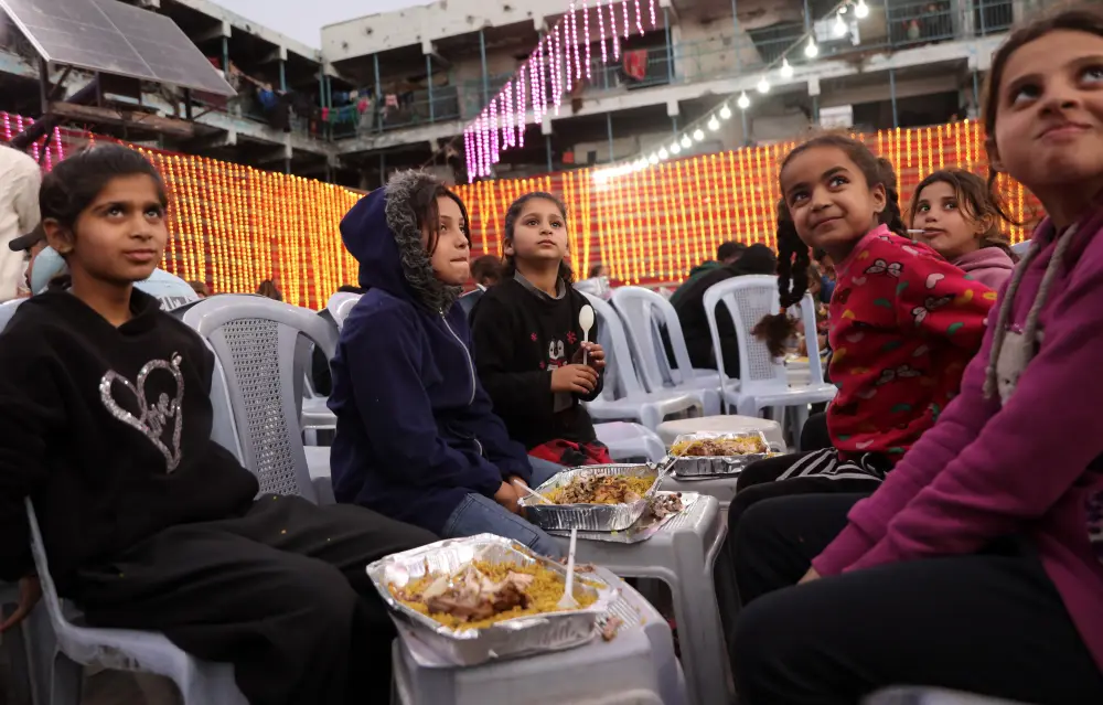 Dağıntılar arasında iftar: Qəzza sakinləri Ramazan sevinci yaşayır – FOTOLAR