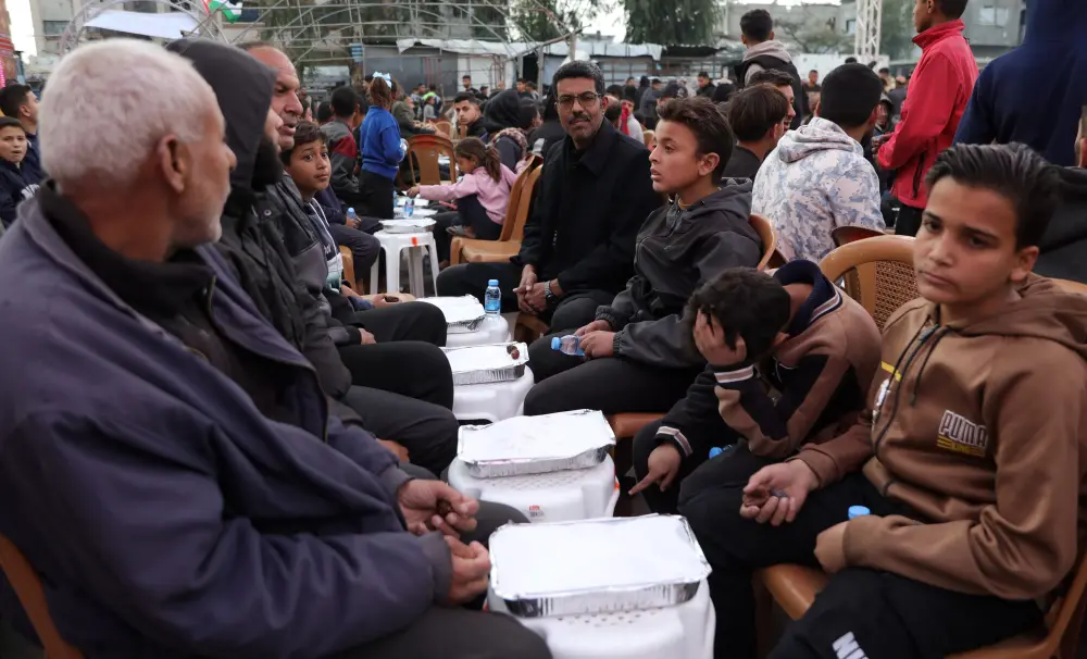 Dağıntılar arasında iftar: Qəzza sakinləri Ramazan sevinci yaşayır – FOTOLAR