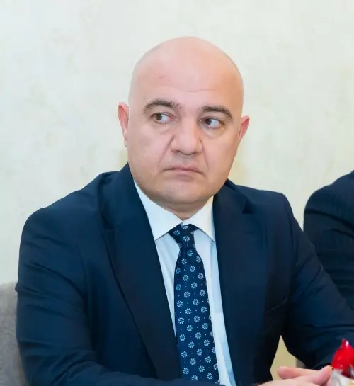 Nazir sədr müavinini vəzifəsindən azad etdi - Foto