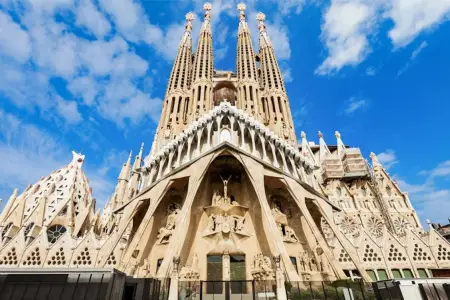 Barselonadakı məşhur məbəd maksimum hündürlüyə yüksəldi