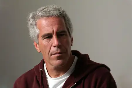 Şok iddia: Epşteyn kompüterləri və faylları altı gizli anbarda gizlədib