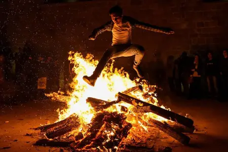 Süfrədəki bayram şamlarını nəzarətsiz qoymayın!