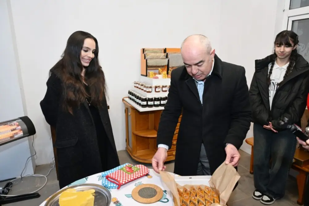 Leyla Əliyeva Qubada arıçı ailəsinin qonağı oldu - FOTO